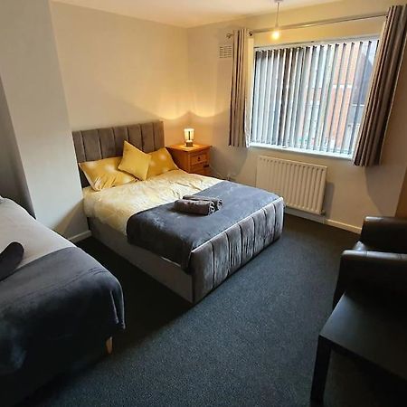 Contractors-City Centre-Parking-Sleeps 9 -Smart Tv, 2 Bathrooms! Coventry Exterior photo