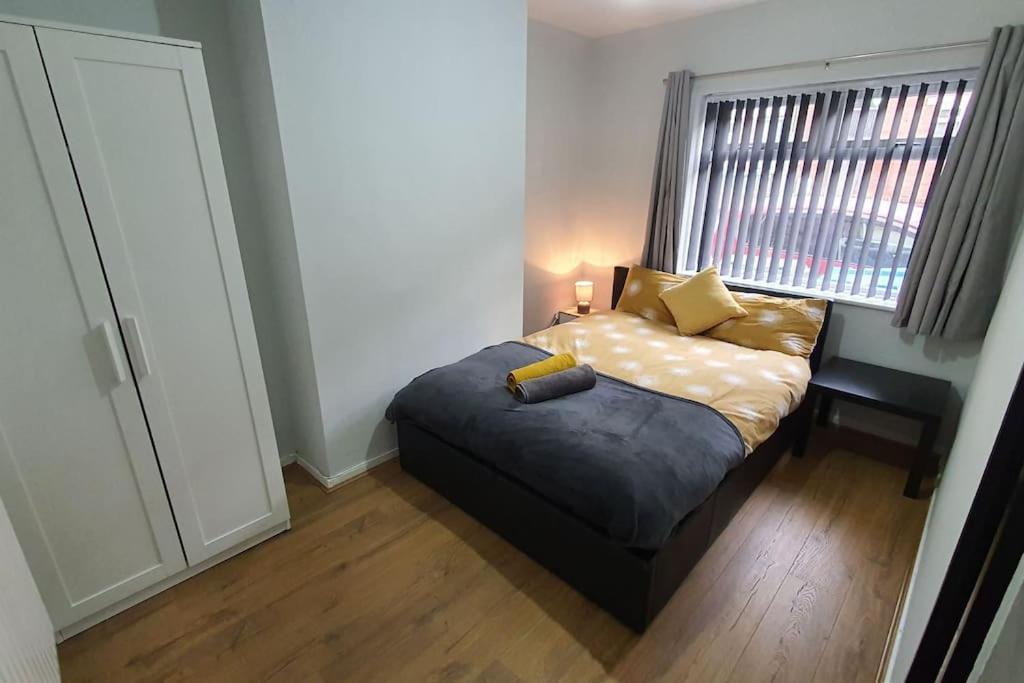 Contractors-City Centre-Parking-Sleeps 9 -Smart Tv, 2 Bathrooms! Coventry Exterior photo