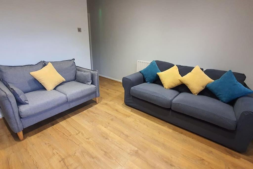 Contractors-City Centre-Parking-Sleeps 9 -Smart Tv, 2 Bathrooms! Coventry Exterior photo