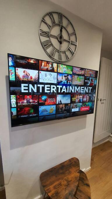 Contractors-City Centre-Parking-Sleeps 9 -Smart Tv, 2 Bathrooms! Coventry Exterior photo