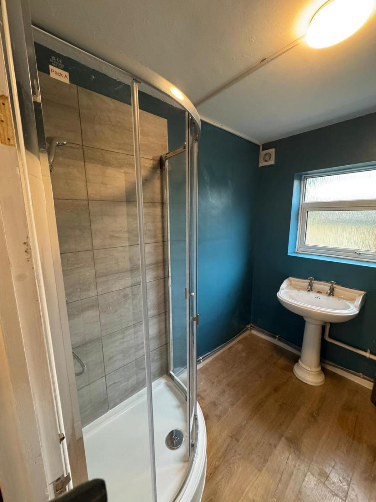 Contractors-City Centre-Parking-Sleeps 9 -Smart Tv, 2 Bathrooms! Coventry Exterior photo