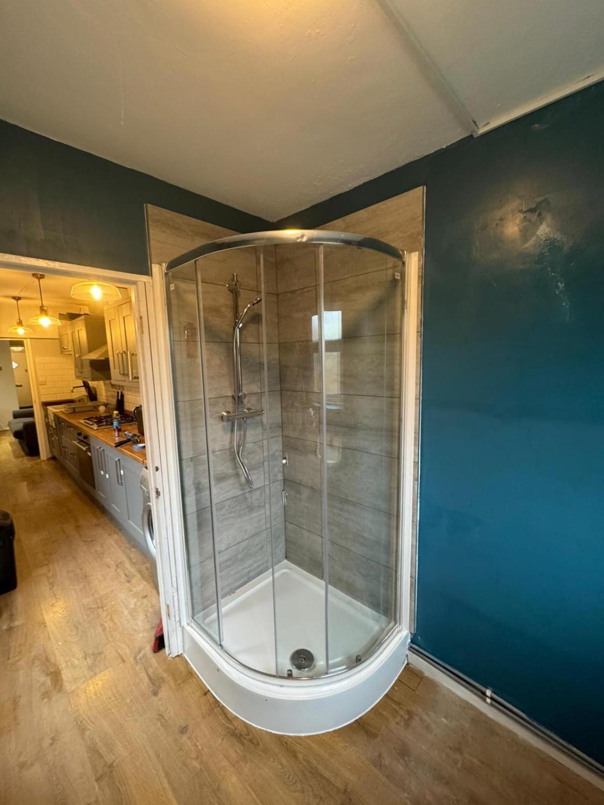 Contractors-City Centre-Parking-Sleeps 9 -Smart Tv, 2 Bathrooms! Coventry Exterior photo